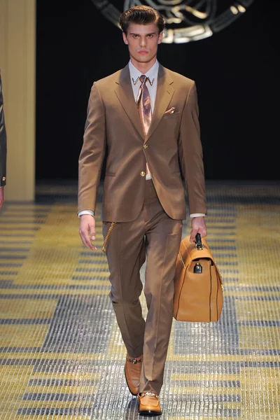 Look 10